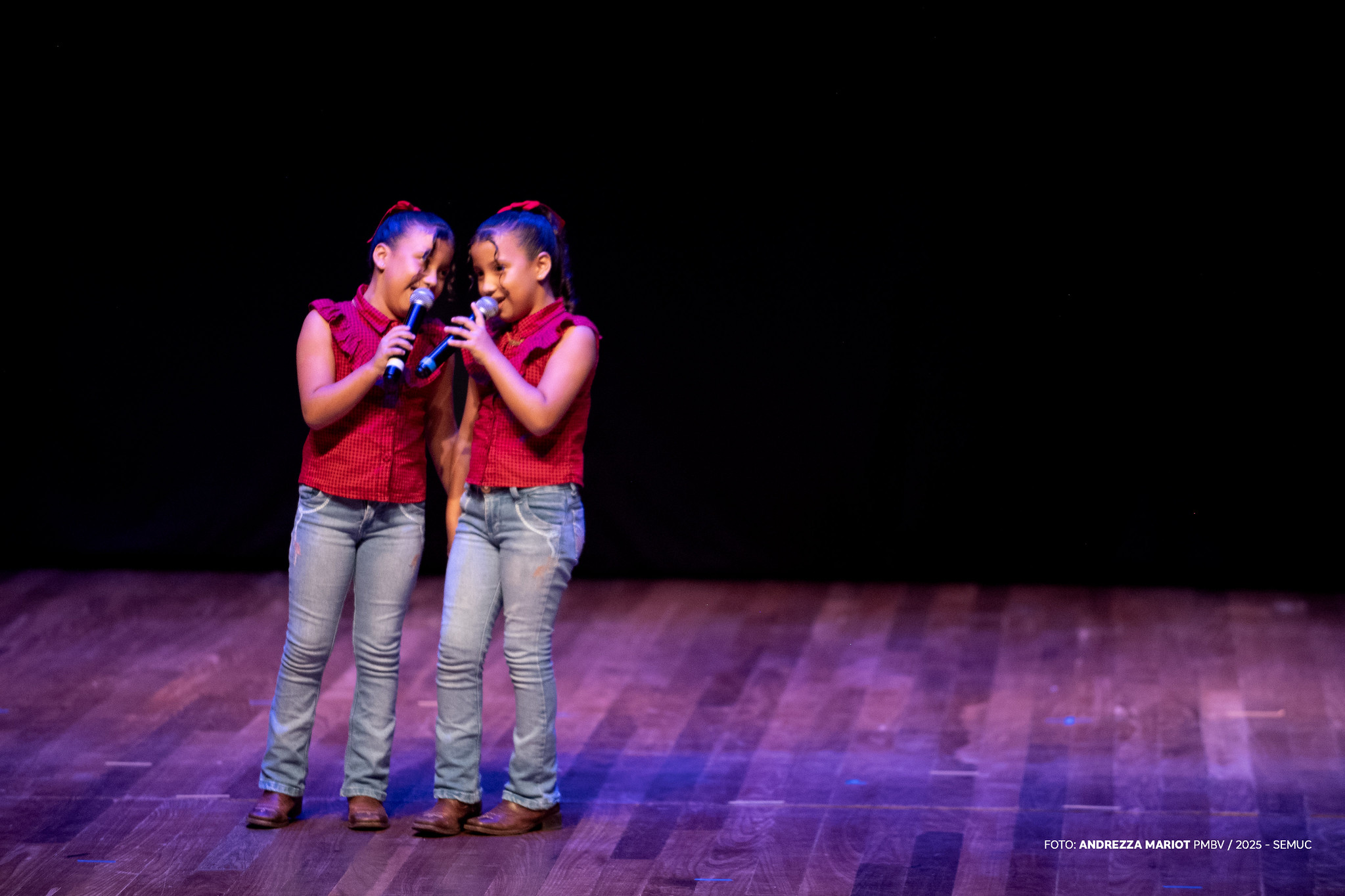 1759402191 633 iv vernissage e final do educa talentos agitam teatro municipal