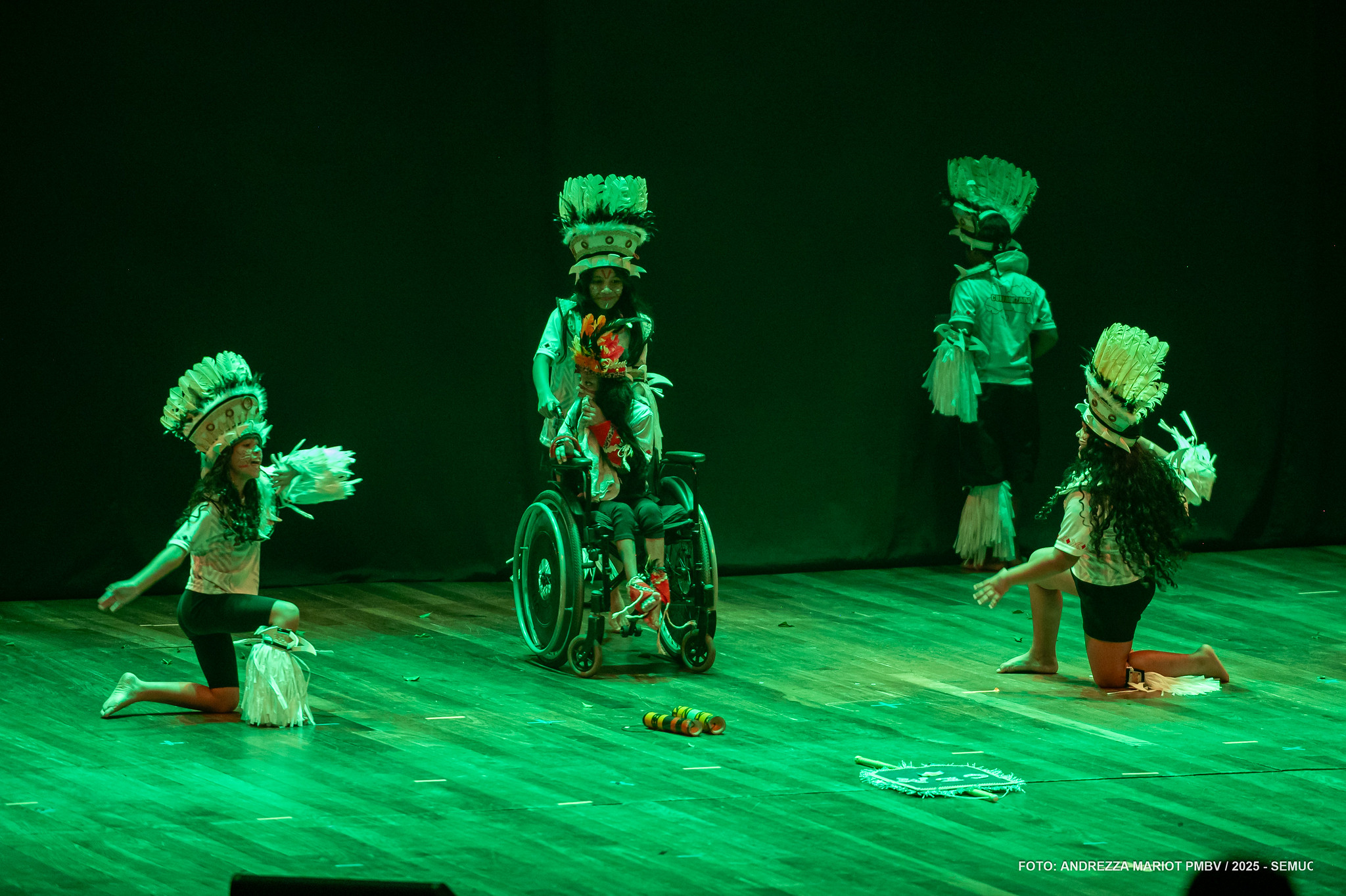 1759402191 813 iv vernissage e final do educa talentos agitam teatro municipal