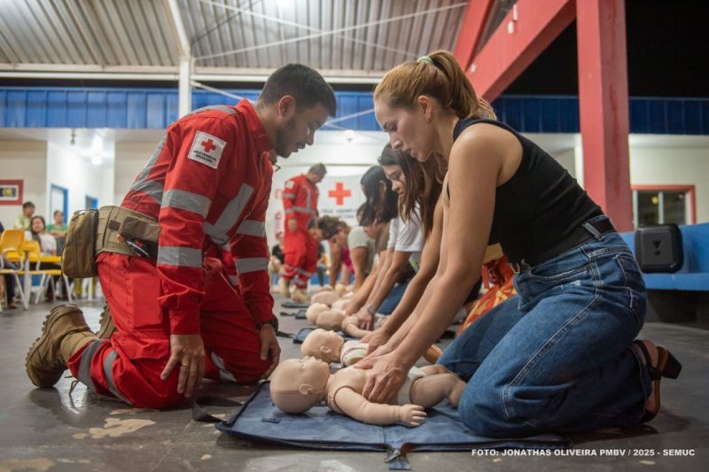 Servidores da Escola Airton Dias recebem treinamento em primeiros socorros 1 54891728735 756d2c6151 k