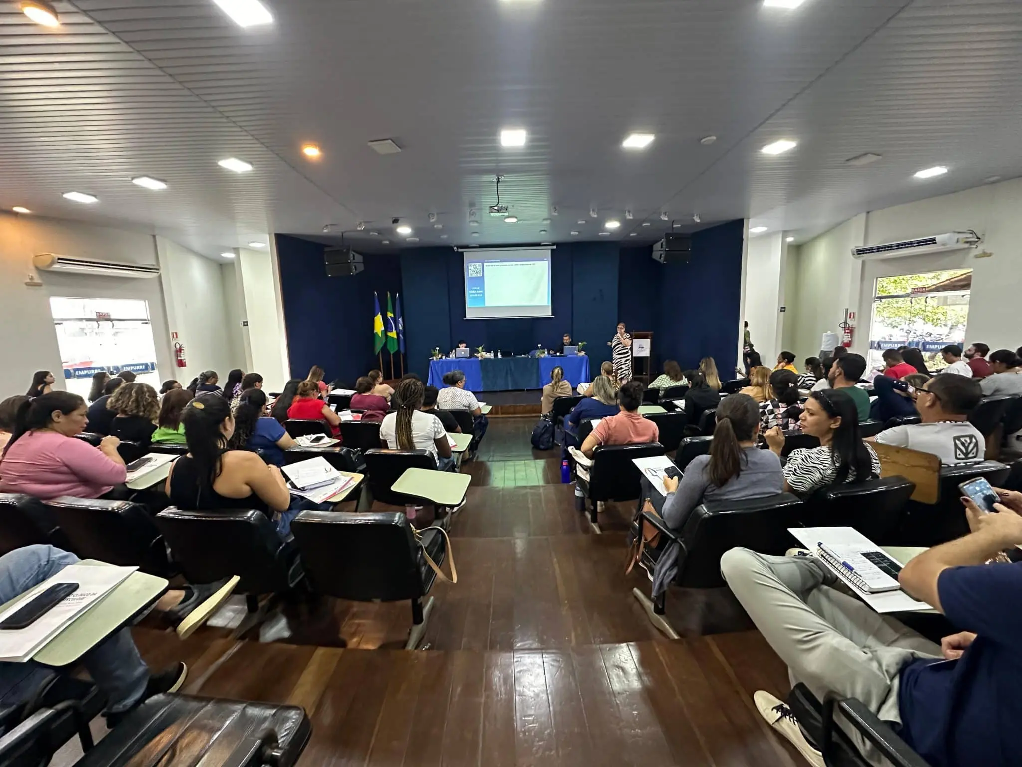 Atividade no auditorio da UERR Ascom Sesau 1 scaled