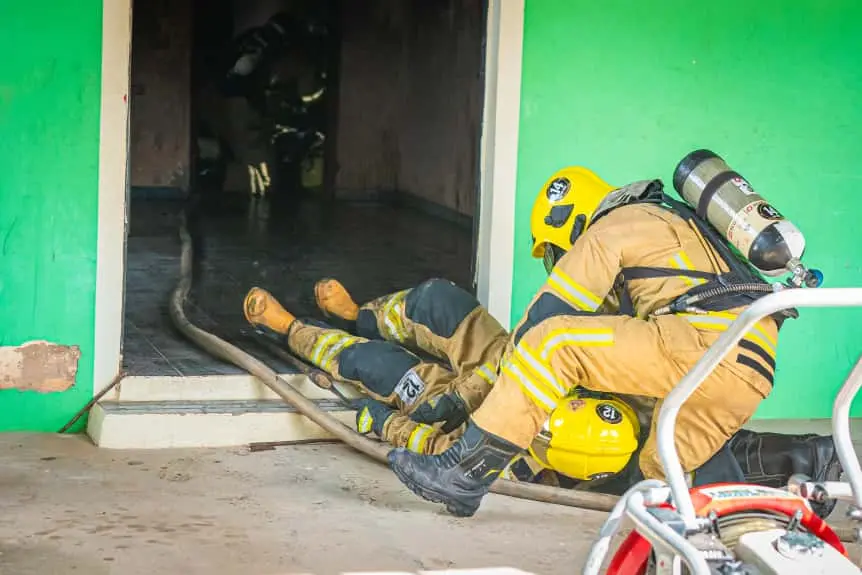 Bombeiros realizam treinamento prático para simular incêndio em residência 1 Aula pratica para simular incendio em residencia Ederson Brito Secom RR 4