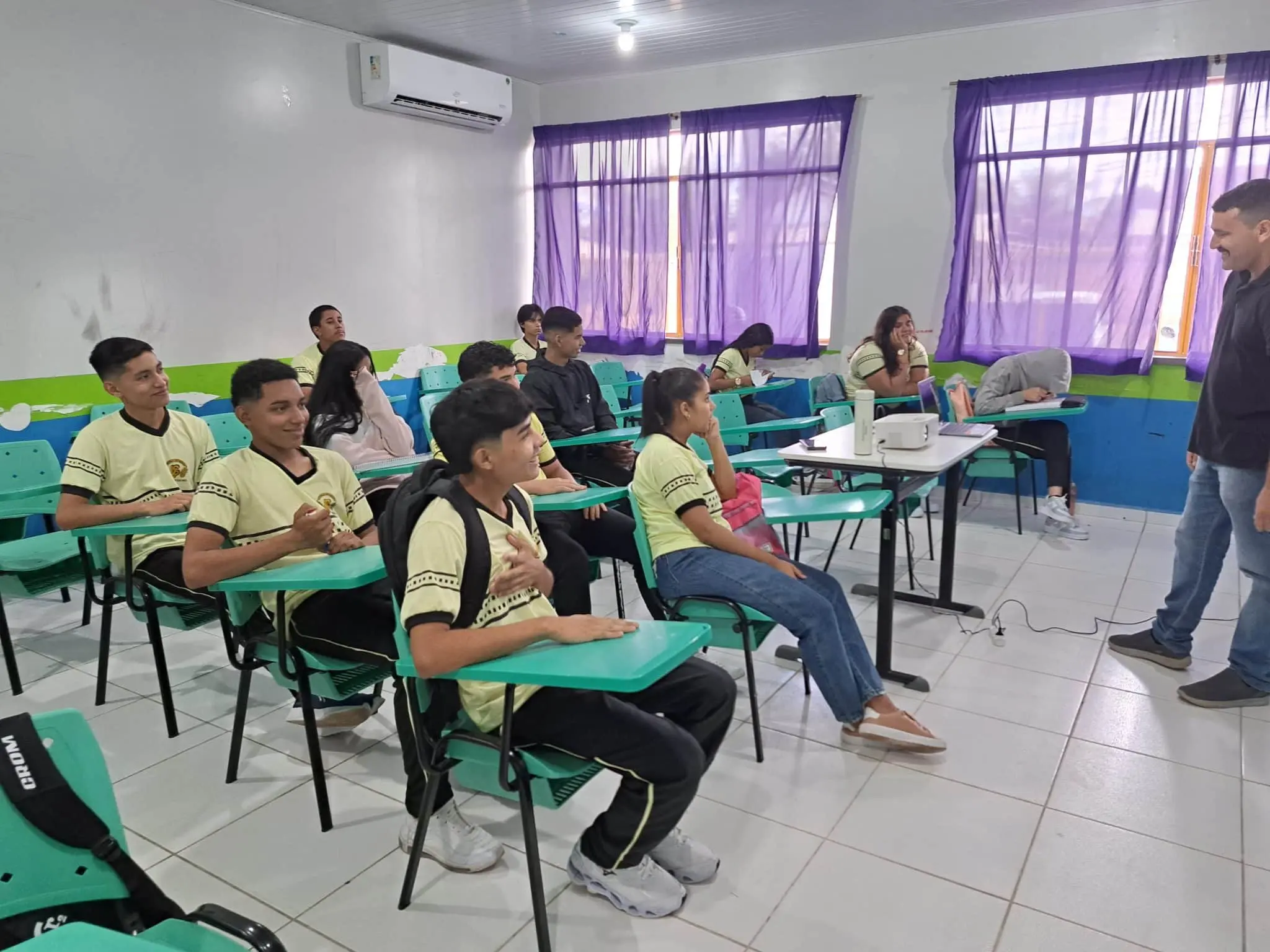 Capacitacao para atendimento emergencial a estudantesneurotipicos e neurodivergentes Ascom Seed 2 sc