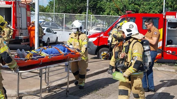 Bombeiros finalizam simulação de incêndio e encerram treinamento em Roraima 3 Corpo de Bombeiros conclui simulacao de incendio e encerra curso de capacitacao em Roraima Secom RR