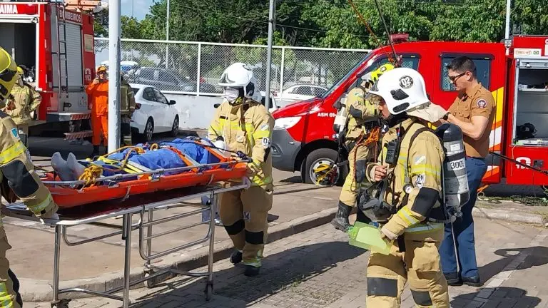 Corpo de Bombeiros conclui simulacao de incendio e encerra curso de capacitacao em Roraima Secom RR