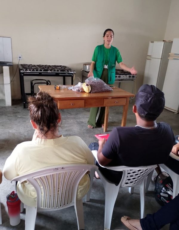Iater realizou nesta semana em Caroebe o Curso de Aproveitamento Integral do Cacau – Fruto Amendoas