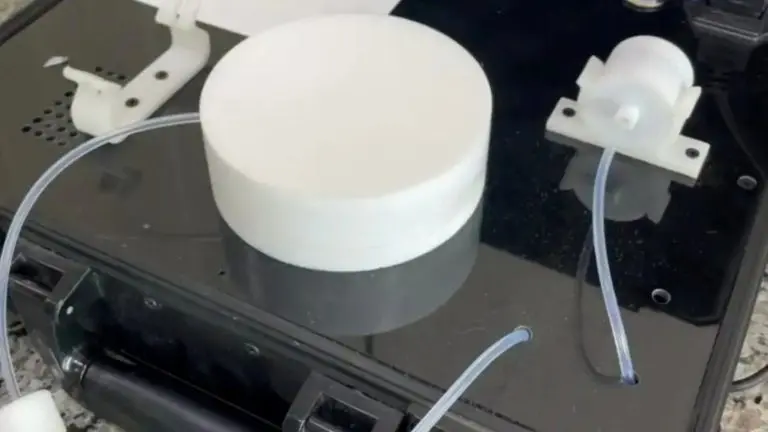 Pesquisadores desenvolvem "nariz eletrônico" capaz de detectar metanol em bebidas pelo cheiro.