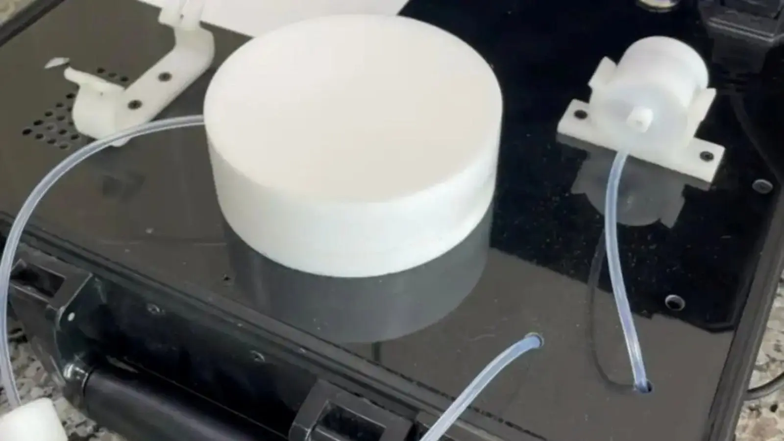 Pesquisadores desenvolvem "nariz eletrônico" capaz de detectar metanol em bebidas pelo cheiro.