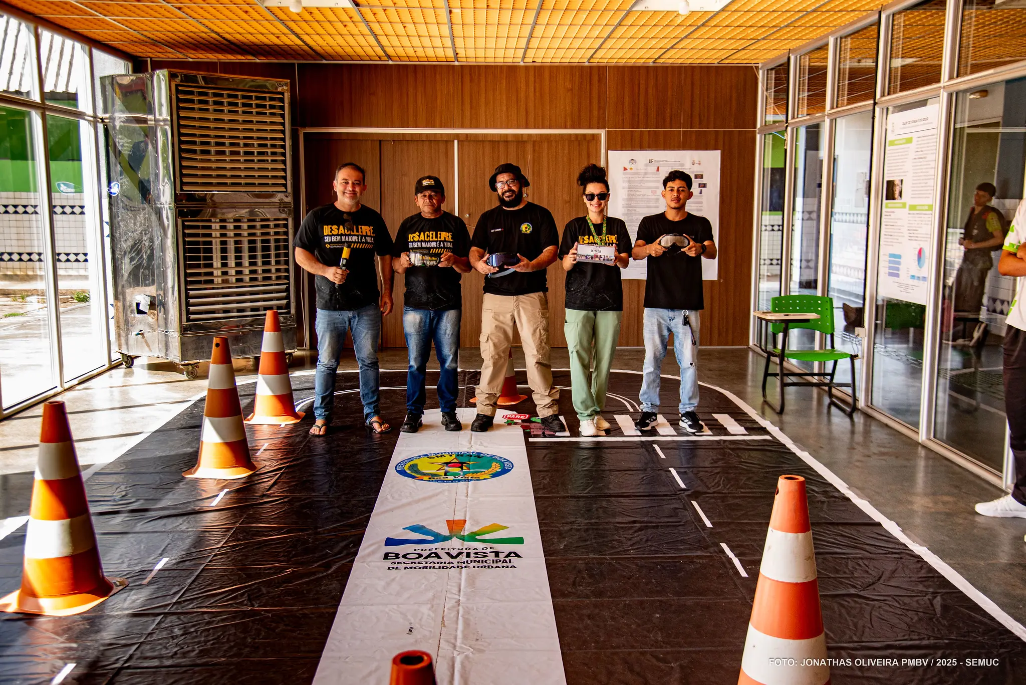 1764359863 600 Oficina educativa com oculos simuladores e bafometro conscientiza jovens