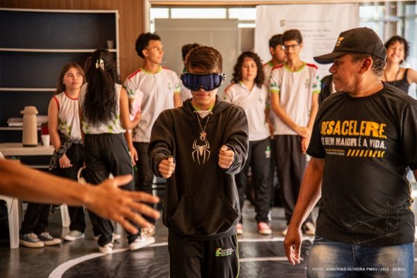 Oficina educativa com óculos simuladores e bafômetro conscientiza jovens 8 271125