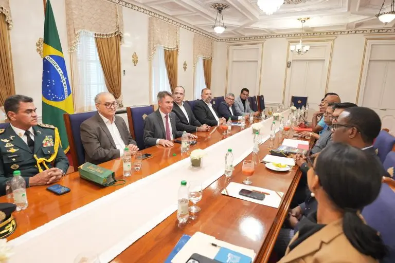 4. Comitivas dos dois paises se reunem para avancar em acordos comerciais Foto Divulgacao Presidenci