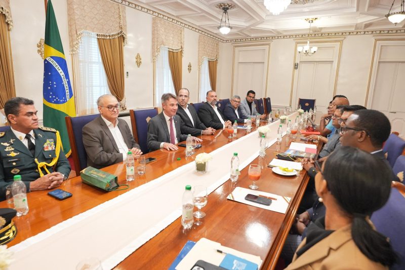 Em meio ao crescimento econômico, Roraima e Guiana fortalecem colaborações e promovem o desenvolvimento regional – Roraima Agro Show 1 4. Comitivas dos dois paises se reunem para avancar em acordos comerciais Foto Divulgacao Presidenci