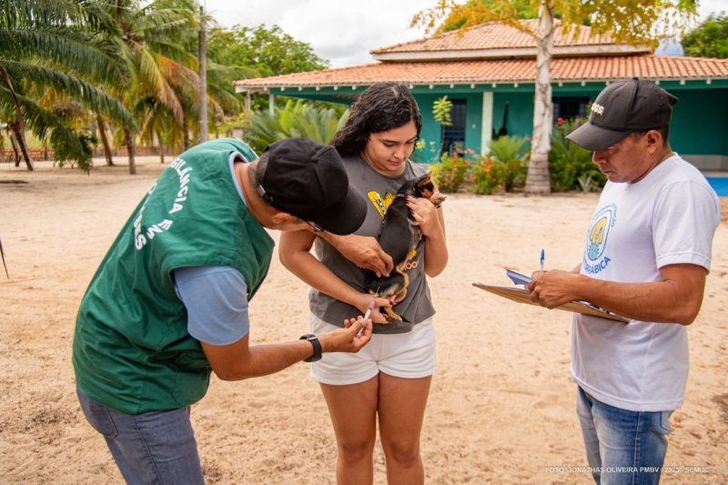 Campanha itinerante imuniza cães e gatos na zona rural 1 54906943692 ff2ca8af59 k