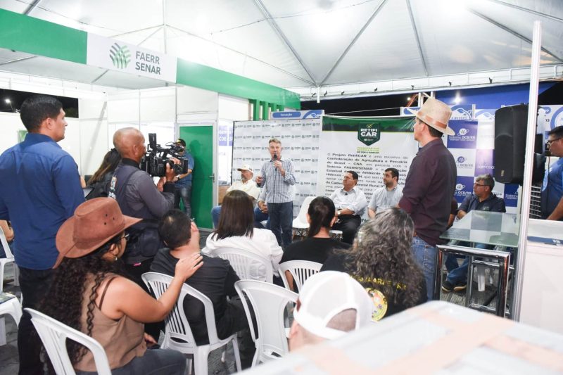 Governo de Roraima assina acordo de cooperação com instituto para desenvolver projetos de pesquisa 1 Assinatura de protocolo entre Governo de Roraima e Idasam Neto Figueredo Secom RR 1 scaled