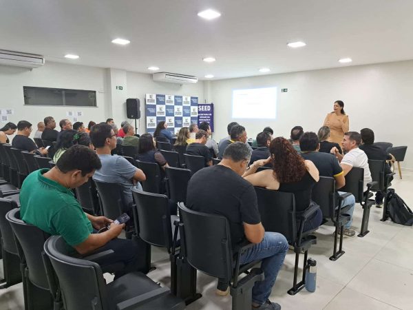 Educacao promove encontros com professores por componente curricular a fim de fortalecer a pratica p