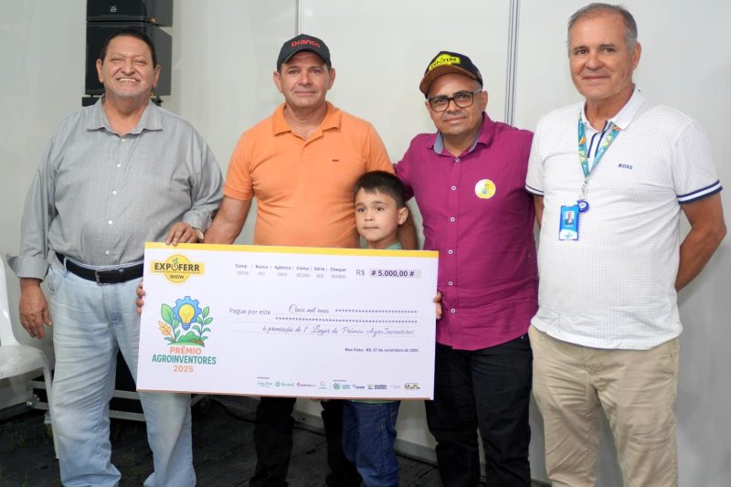 Governo de Roraima e parceiros reconhecem inventores rurais no 1º AgroInventor do Estado 1 Entrega do 1o Premio AgroInventores de Roraima William Roth Secom RR 2 1