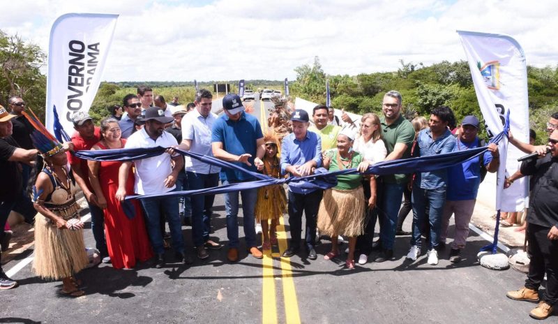 Governo de Roraima entrega nova ponte de concreto à comunidade Alto Arraia 1 FB IMG 1764401712299