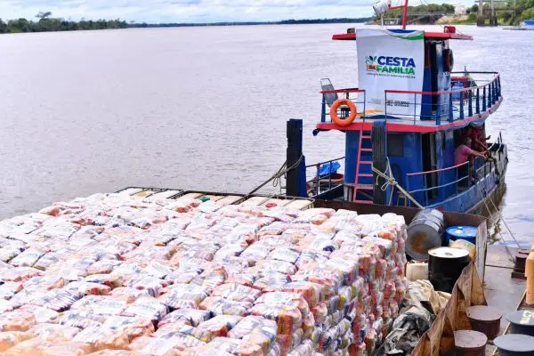 Governo de Roraima realiza entrega de Cesta da Familia e acoes sociais para familias ribeirinhas 3 s