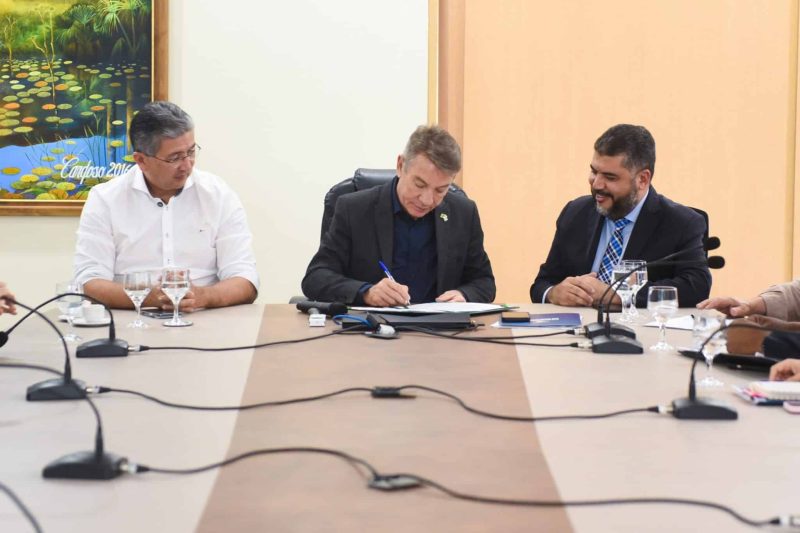 Governador empossa 28 novos auditores fiscais e fortalece a estrutura da Sefaz 1 Nomeacao de auditores fiscais Neto Figueredo Secom RR 3 scaled