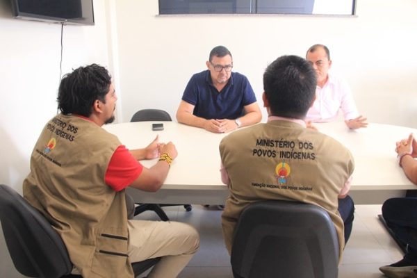 Roraima e Funai selam parceria para apoiar escolas da Terra Yanomami 4 PARCERIA GOVERNO E FUNDACAO POVOS INDIGENAS 5