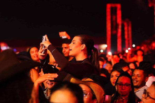 Natanzinho Lima embala a segunda noite da Expoferr Show 2025 com romantismo e piseiro 3 Show de Natanzinho Lima na Expoferr Show 2025 Artur Mucaja Secom RR 5