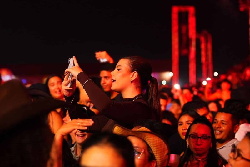 Natanzinho Lima embala a segunda noite da Expoferr Show 2025 com romantismo e piseiro 1 Show de Natanzinho Lima na Expoferr Show 2025 Artur Mucaja Secom RR 5