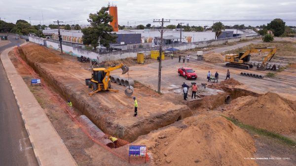 Prefeitura inicia drenagem de 220 metros na Avenida Brasil 10 Capa14