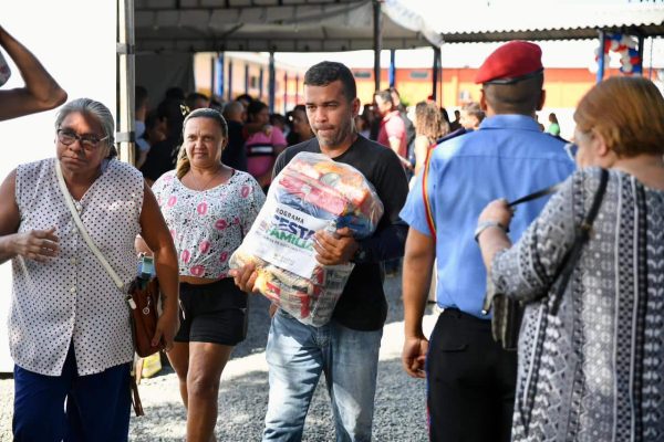 Entrega Cesta da Familia Arquivo Ascom Setrabes 4