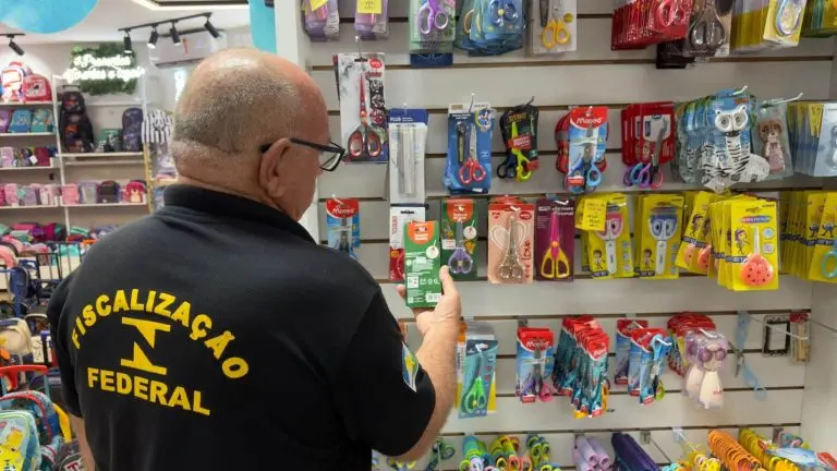 Ipem intensifica fiscalizacao em lojas de materiais escolares Ascom Iper 4