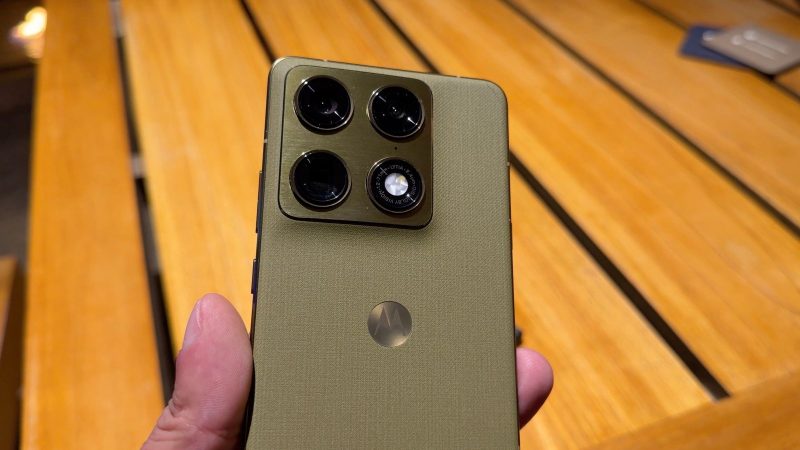 Motorola Signature chega como o novo smartphone premium da marca com quatro câmeras de 50 MP