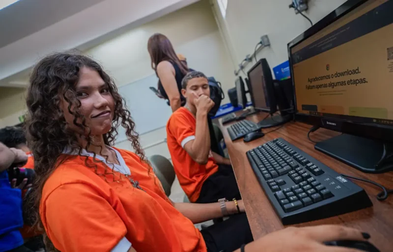 Conexão de internet alcança mais de mil escolas públicas em Mato Grosso do Sul 1 VJ1TcXHHFosnnv66k1pxNe8j.webp