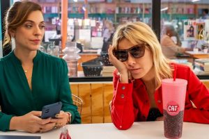 (Des)controle, com Carolina Dieckmann, estreia nos cinemas para retratar a mulher dependente do álcool