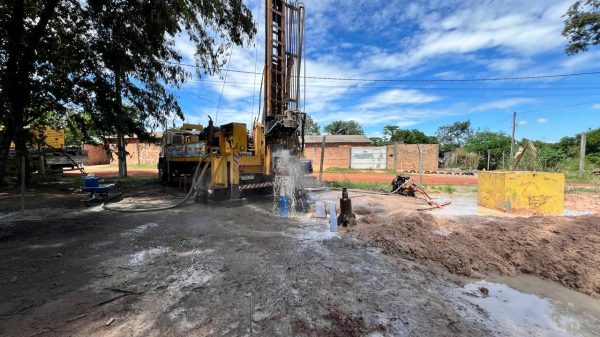 Perfuracao de Pocos na Vila Entre Rios 2