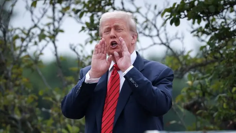 Trump ordena divulgação de arquivos sobre extraterrestres, ovnis e UAPs