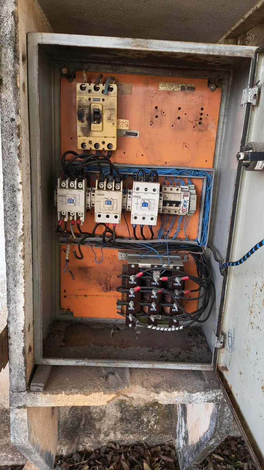 Furto de cabos eletricos compromete funcionamento de poco no bairro Cidade Satelite Ascom Caer 2