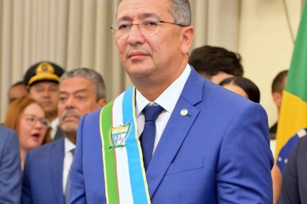 Edilson Damião toma posse no Governo de Roraima e reafirma compromisso com a administração 4 Governador Edilson Damiao e1774721977445