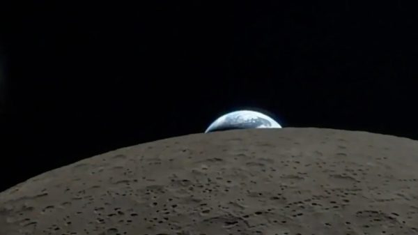 Artemis II: astronauta da missão captura cena inédita com iPhone 17 Pro Max