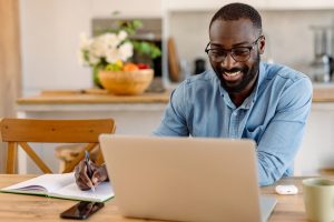 Confira 63 oportunidades abertas para trabalhar remotamente.