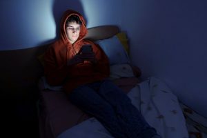 Deepfakes de conteúdo sexual em instituições de ensino: 600 vítimas em 28 países e casos confirmados no Brasil