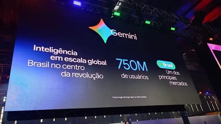 Gemini menciona o nome completo de uma usuária fora de contexto, revelando uma falha na IA do Google.