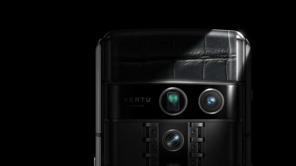 Vertu: descubra a enigmática trajetória da marca de celular usada por Virgínia