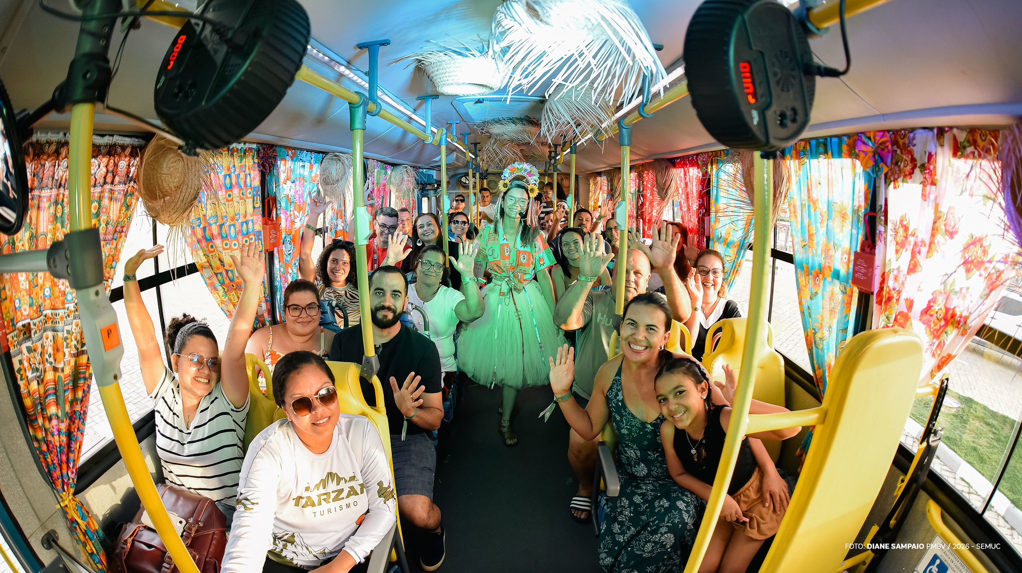 1780649962 71 Onibus do Forro leva arraial amazonico por Boa Vista