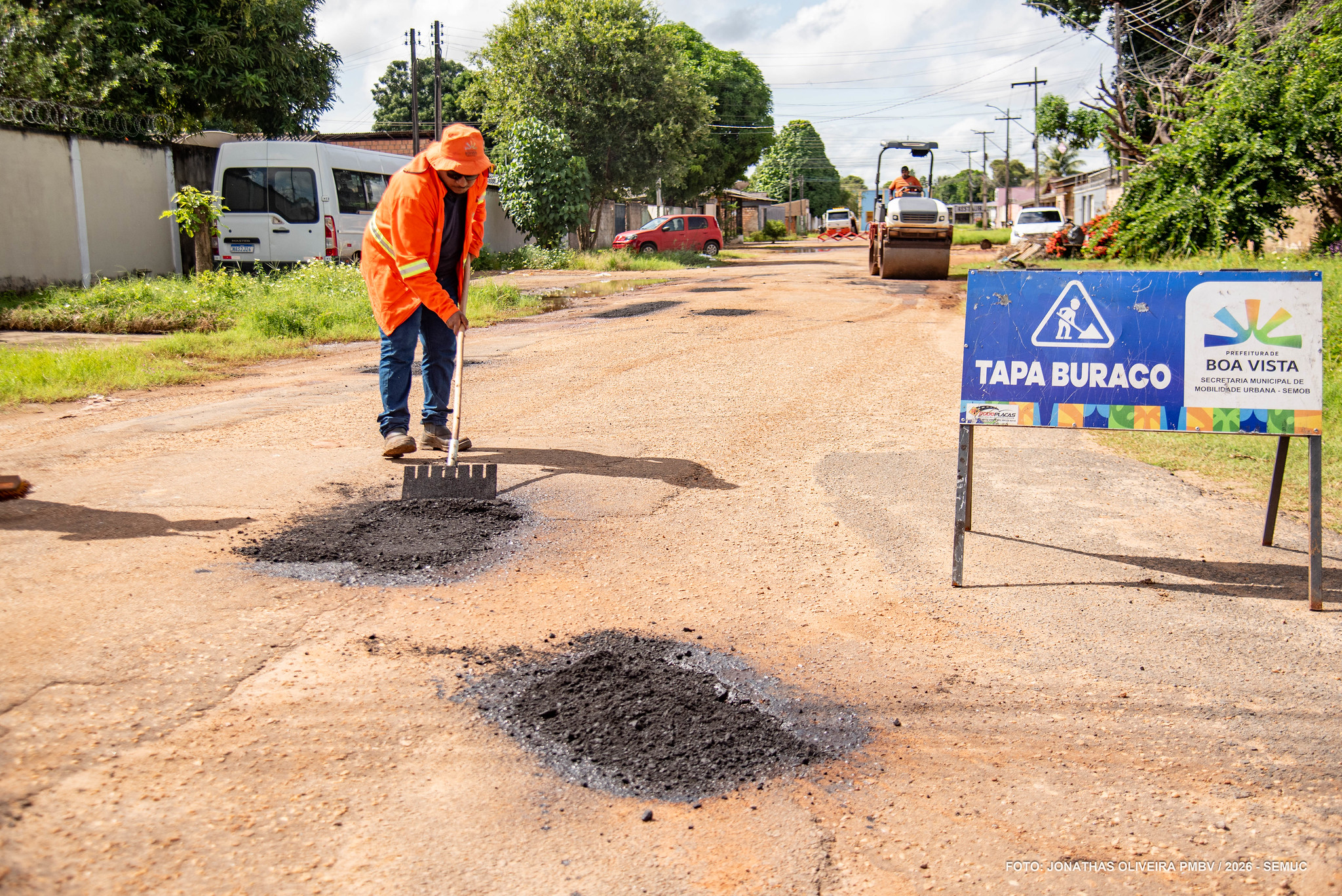1782415125 880 Operacao tapa buraco recupera vias do bairro Carana