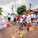 Corrida inclusiva promove psicomotricidade, união e alegria escolar