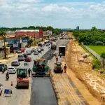 Asfalto começa em novo trecho da duplicação da Avenida Venezuela
