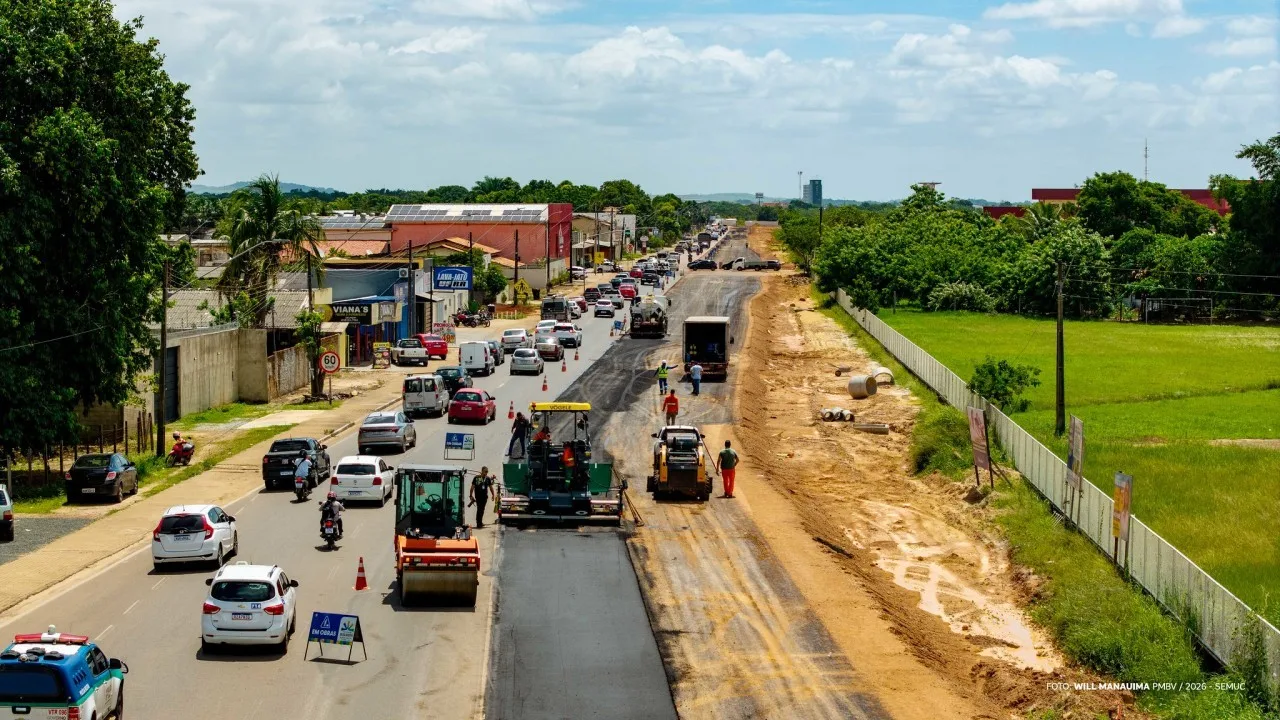 Asfalto começa em novo trecho da duplicação da Avenida Venezuela