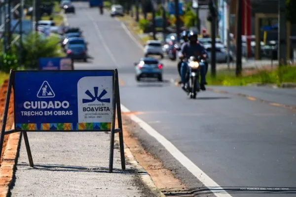 Prefeitura amplia implantação de calçadas em bairros Mecejana e Paraviana