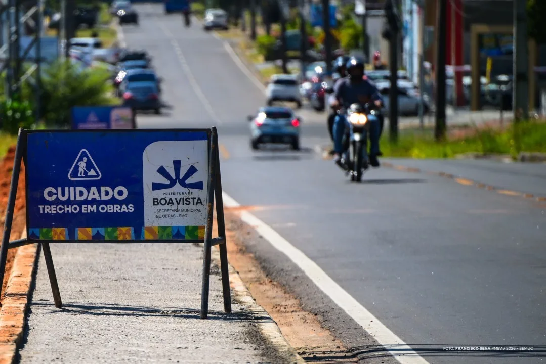 Prefeitura amplia implantação de calçadas em bairros Mecejana e Paraviana