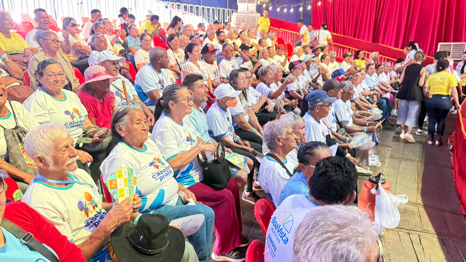 Magia do circo alegra criancas dos programas da prefeitura