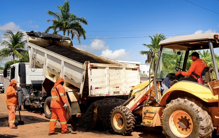 Operacao tapa buraco revitaliza vias do Carana e bairros