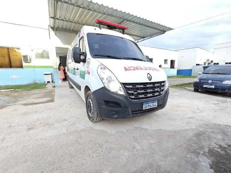 Homem é preso após agredir esposa e impedir busca por atendimento em